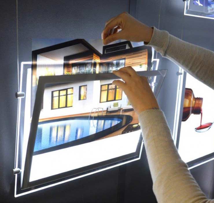 Comment utiliser un porte affiche LED ?