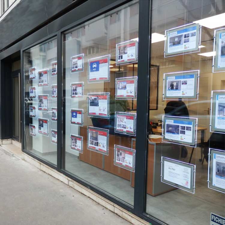 Affichage vitrine lumineux pour agence immobiliere